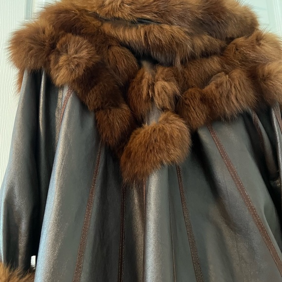 AMAZING Leather and fur coat comes below the knee - Picture 9 of 16